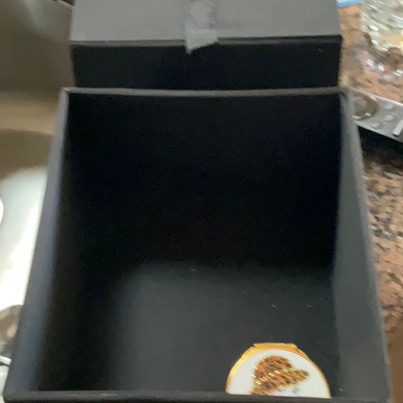 YvesSaintLaurent satin gift 🎁box , jewelry, makeup - Picture 4 of 7